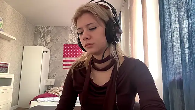 Snapshot of LadyFoxLove chatting on March 1, 2026, 11:01 am LadyFoxLove online show from March 1, 2026, 11:01 am