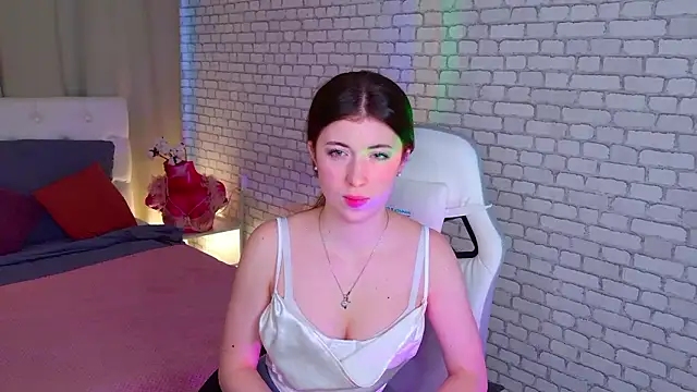 Snapshot of LunarDreamm chatting on February 3, 2026, 12:43 pm LunarDreamm online show from February 3, 2026, 12:43 pm