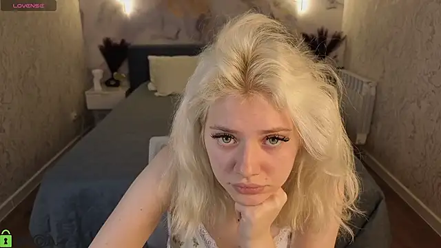 Kate Krose online show from February 14, 2026, 1:02 am