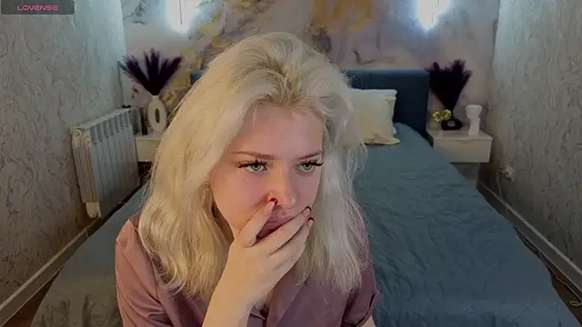 Kate Krose online show from February 17, 2026, 1:02 am