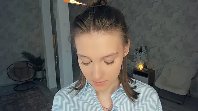 LianneBynon online show from March 28, 2026, 9:20 am