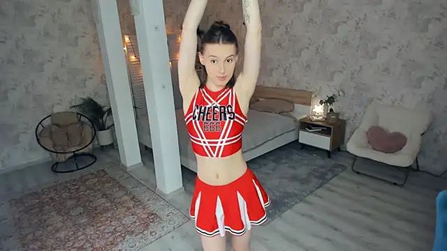 LianneBynon online show from May 30, 2026, 8:33 am