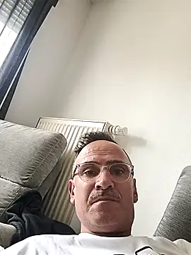 bobo672 online show from March 25, 2026, 1:06 pm