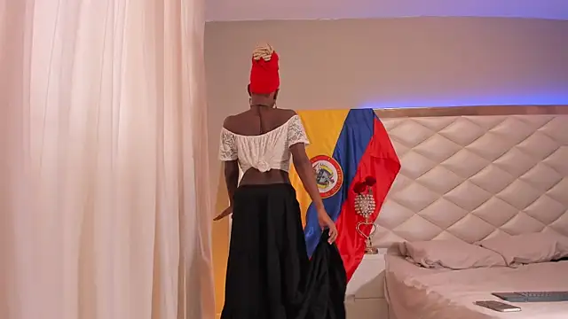 Snapshot of EvelynDivine chatting on February 7, 2026, 1:04 pm EvelynDivine online show from February 7, 2026, 1:04 pm