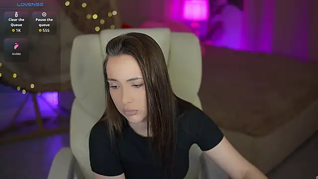 OliviaMoore  online show from March 12, 2026, 1:50 pm