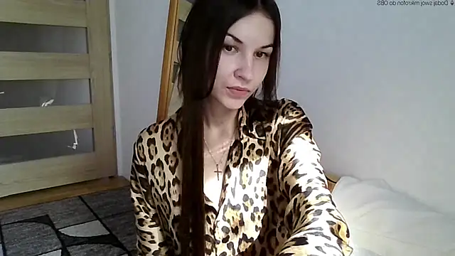 JuliaLovely online show from April 23, 2026, 1:57 pm