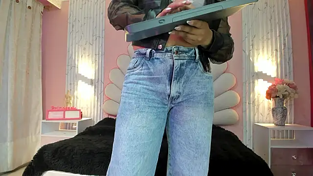 Kateemos online show from March 17, 2026, 1:36 pm