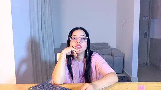 Snapshot of AntonellaBons chatting on July 5, 2026, 4:41 am AntonellaBons online show from July 5, 2026, 4:41 am