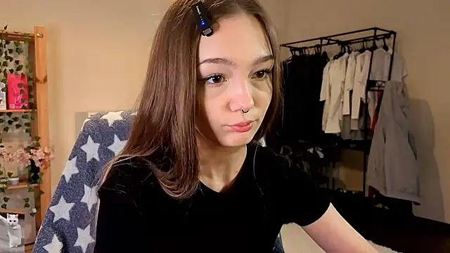 HoneyComfy online show from April 3, 2026, 2:15 pm