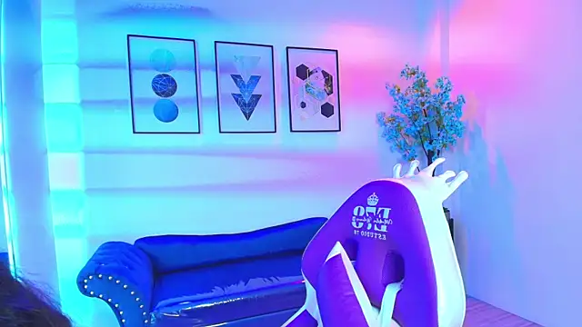 Maddie T18 online show from March 26, 2026, 11:27 am