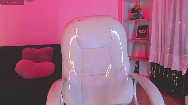 Sweet bellaa  online show from April 18, 2026, 6:06 am