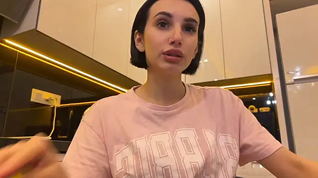 Snapshot of BlackFox_V chatting on February 9, 2026, 10:25 pm BlackFox V online show from February 9, 2026, 10:25 pm