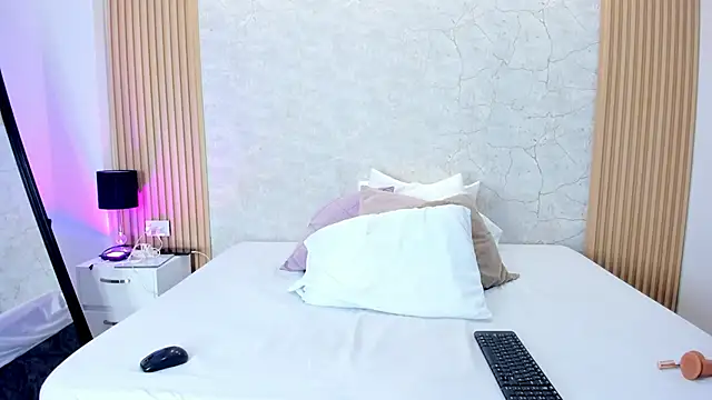 ViolettaRousee  online show from May 23, 2026, 9:41 pm