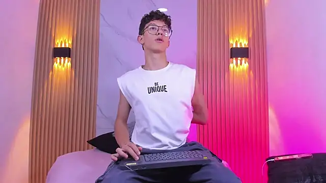 Snapshot of Christopher_Hunter chatting on February 24, 2026, 7:56 pm Christopher Hunter online show from February 24, 2026, 7:56 pm