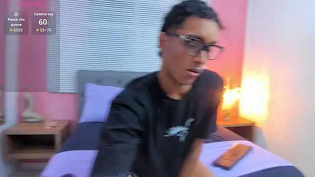 drako18  online show from April 14, 2026, 3:23 am