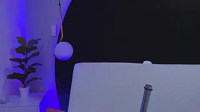 lunamiller 01 online show from March 18, 2026, 6:05 am