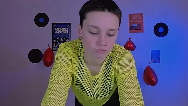 Snapshot of emi_fade chatting on February 19, 2026, 9:27 am emi fade online show from February 19, 2026, 9:27 am