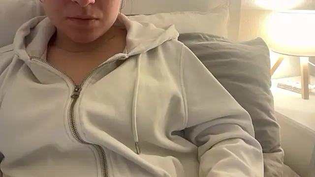 Snapshot of Lucyschickt chatting on February 12, 2026, 4:24 pm Lucyschickt online show from February 12, 2026, 4:24 pm