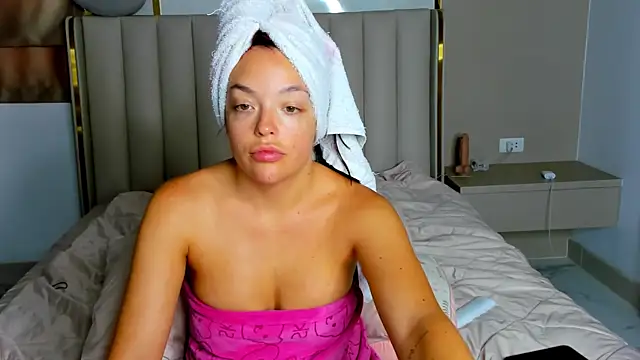 Snapshot of stellaa_quenn chatting on July 2, 2026, 3:45 am stellaa quenn online show from July 2, 2026, 3:45 am