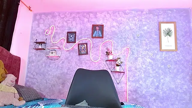 Snapshot of Everlin__Hot_ chatting on February 1, 2026, 12:15 pm Everlin Hot online show from February 1, 2026, 12:15 pm