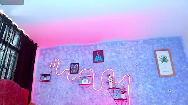 Everlin  Hot  online show from March 26, 2026, 4:01 pm