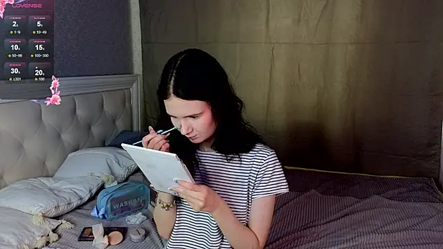 Glow hollow online show from February 21, 2026, 4:13 am