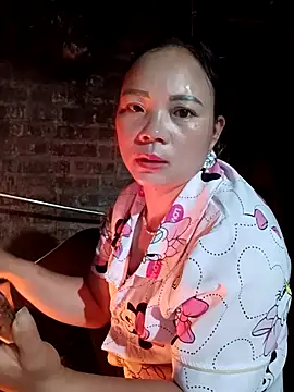 Snapshot of neyney110 chatting on February 3, 2026, 12:31 am neyney110 online show from February 3, 2026, 12:31 am