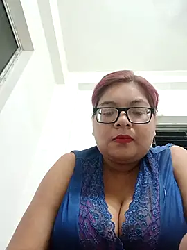Snapshot of Elie_Hallway chatting on June 18, 2026, 6:01 pm Elie Hallway online show from June 18, 2026, 6:01 pm
