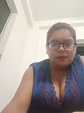 Snapshot of Elie_Hallway chatting on July 12, 2026, 6:32 pm Elie Hallway online show from July 12, 2026, 6:32 pm