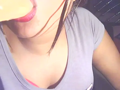 Snapshot of Nusrat_Faria chatting on May 19, 2026, 9:43 pm Nusrat Faria online show from May 19, 2026, 9:43 pm