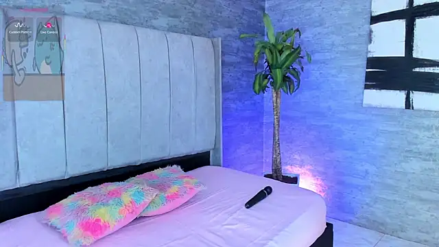 IsabellaRossi  online show from February 11, 2026, 12:10 pm