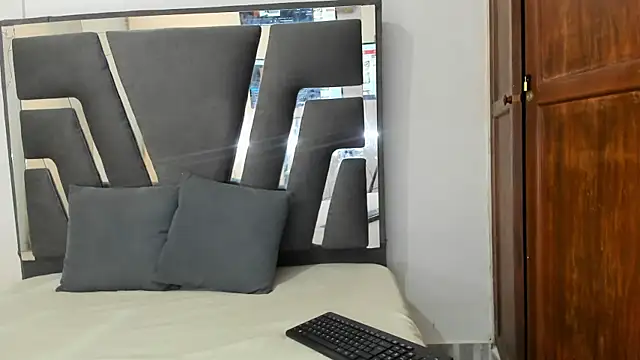 Snapshot of SamanthaHill_ chatting on February 7, 2026, 7:50 pm SamanthaHill online show from February 7, 2026, 7:50 pm