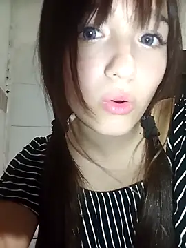 dieciochoyundia online show from February 15, 2026, 12:18 am