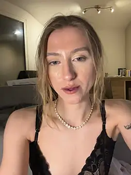 Snapshot of romyxxs chatting on February 20, 2026, 1:02 am romyxxs online show from February 20, 2026, 1:02 am