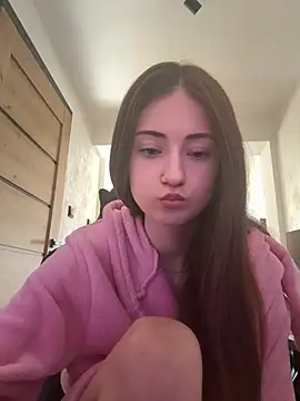 karlaluuvv online show from March 18, 2026, 11:13 am