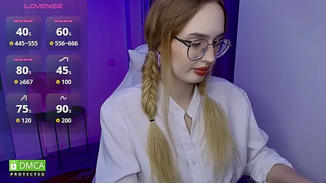 Snapshot of AdeLuna chatting on February 18, 2026, 9:22 pm AdeLuna online show from February 18, 2026, 9:22 pm