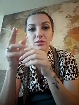 Snapshot of LannaQuinn chatting on February 2, 2026, 9:19 am LannaQuinn online show from February 2, 2026, 9:19 am