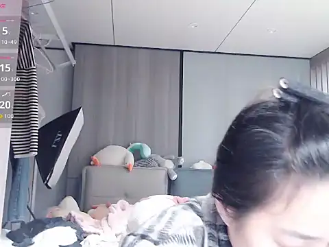 Snapshot of Tsuki-y chatting on February 28, 2026, 2:29 pm Tsuki-y online show from February 28, 2026, 2:29 pm