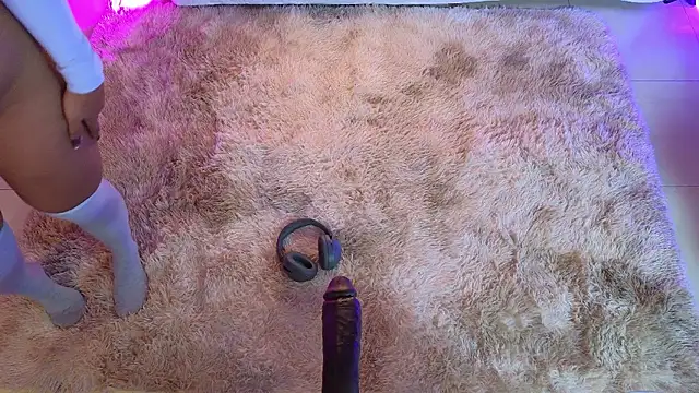 Ladyy brownn online show from March 28, 2026, 11:43 am