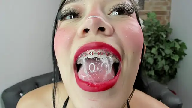 foxy vera online show from June 26, 2026, 11:03 am
