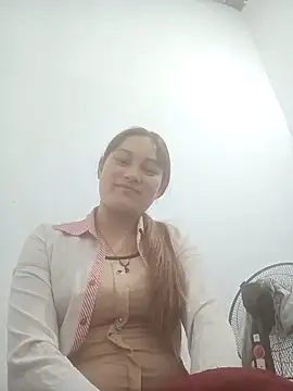 Snapshot of Momo-biki chatting on February 4, 2026, 1:28 pm Momo-biki online show from February 4, 2026, 1:28 pm