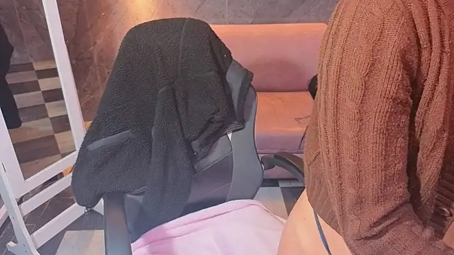 Sophie jones b online show from April 14, 2026, 12:33 pm