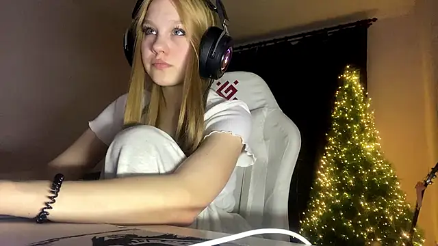 axin burnell online show from February 4, 2026, 6:14 pm