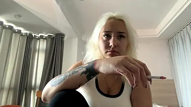 LuxureMia online show from February 2, 2026, 5:06 am