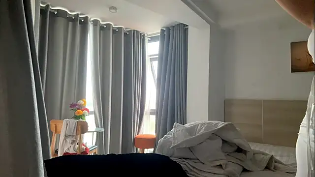 LuxureMia online show from February 13, 2026, 8:32 am