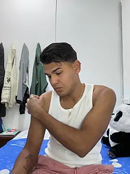 Snapshot of DavShi chatting on February 6, 2026, 9:51 pm DavShi online show from February 6, 2026, 9:51 pm