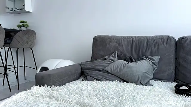 AuraXO online show from April 19, 2026, 5:18 am