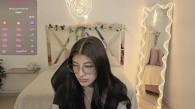 NEFTIS TAY online show from April 16, 2026, 7:14 pm