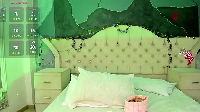 JazminRusso  online show from April 2, 2026, 5:16 am