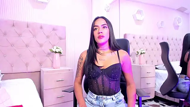 Snapshot of JazminRusso_ chatting on April 4, 2026, 4:33 am JazminRusso online show from April 4, 2026, 4:33 am